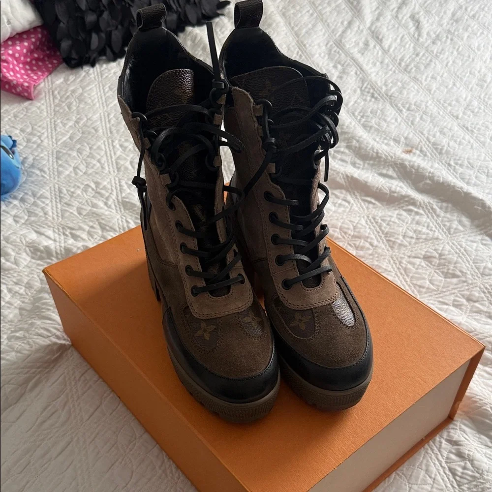 Laureate Platform Desert Boot - Picture 4 of 12